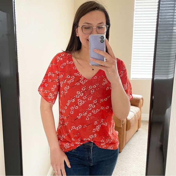 🎃 CAbi Tulip Sleeve Orange Blouse with Cherry Blossom Print Medium - Picture 7 of 15